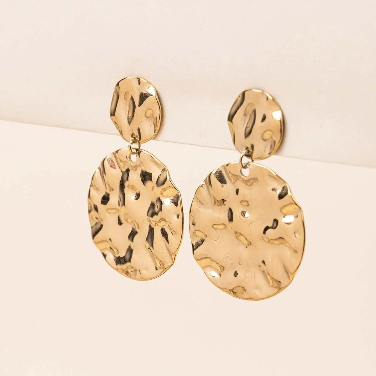 Boucles d'oreilles martelées - Diane - Acier doré