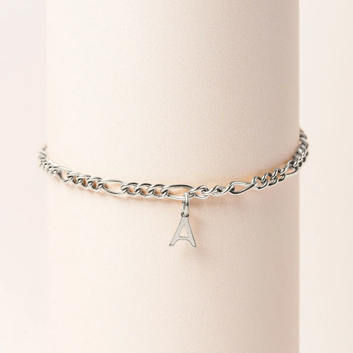 Bracelet chaîne figaro avec lettre à personnaliser - Acier
