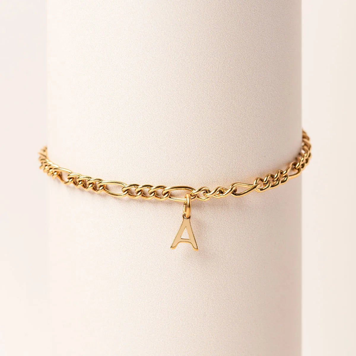 Bracelet chaîne figaro avec lettre à personnaliser - Doré
