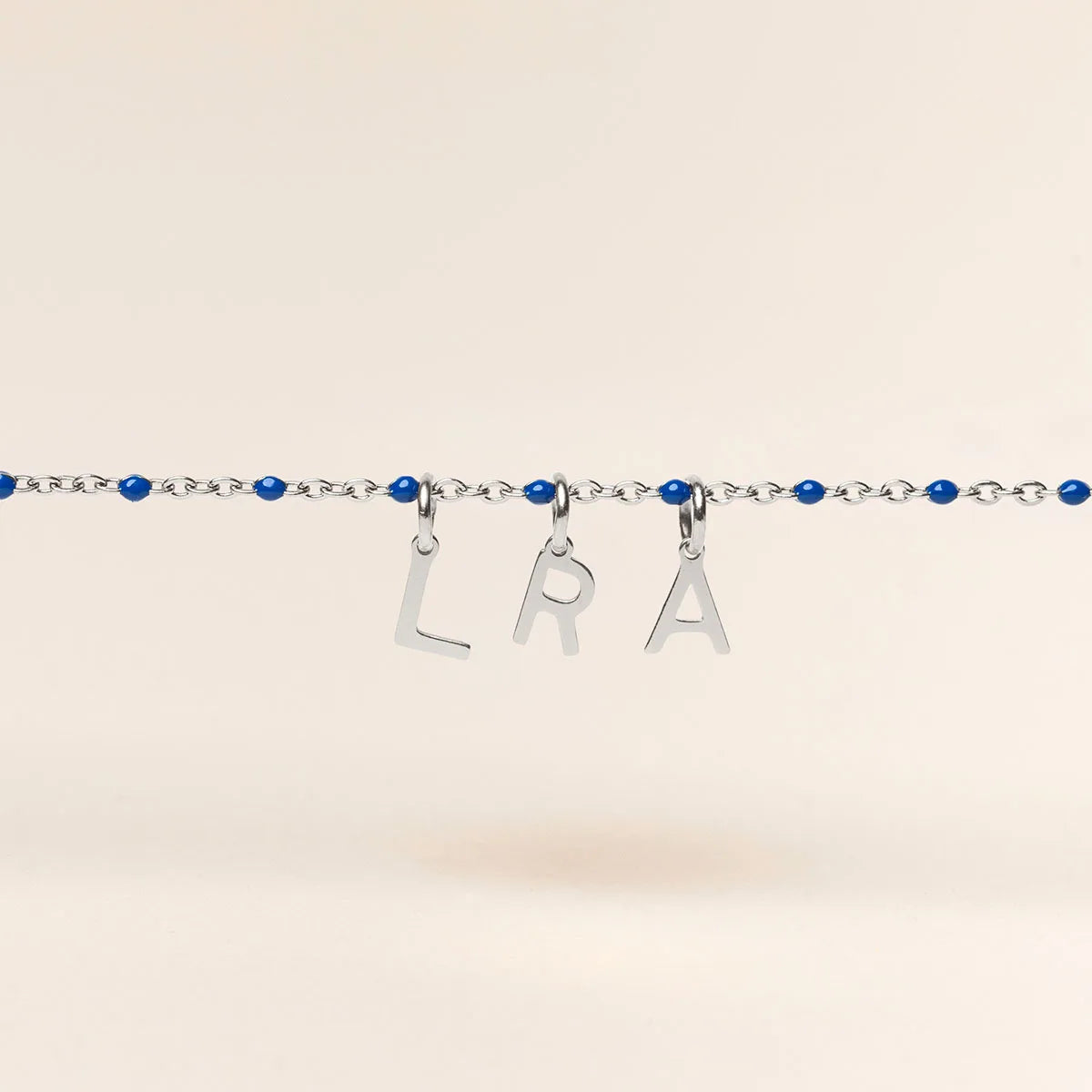 Bracelet chaîne perlée avec lettre à personnaliser - Acier