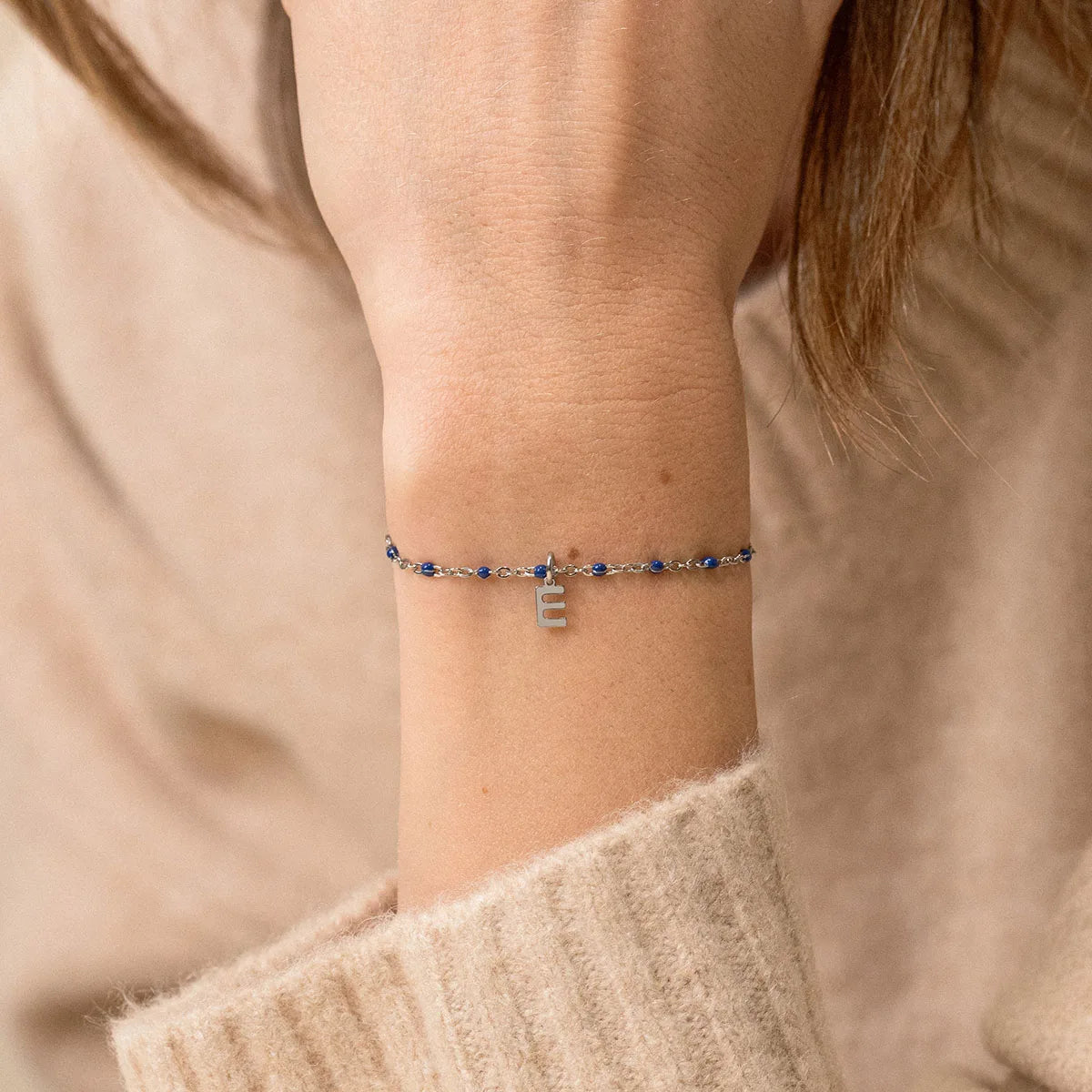 Bracelet chaîne perlée avec lettre à personnaliser - Acier