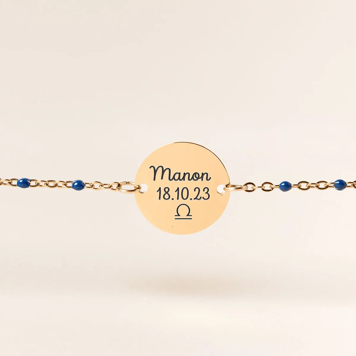 Bracelet perles bleues médaille à personnaliser - Doré