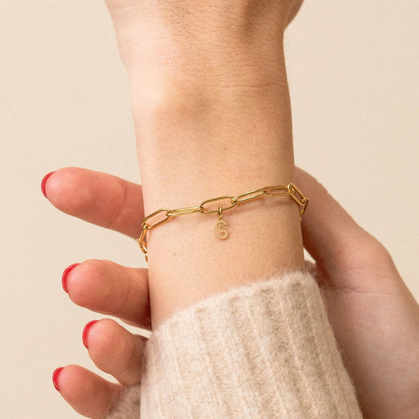 bracelet trombone doré avec initiale