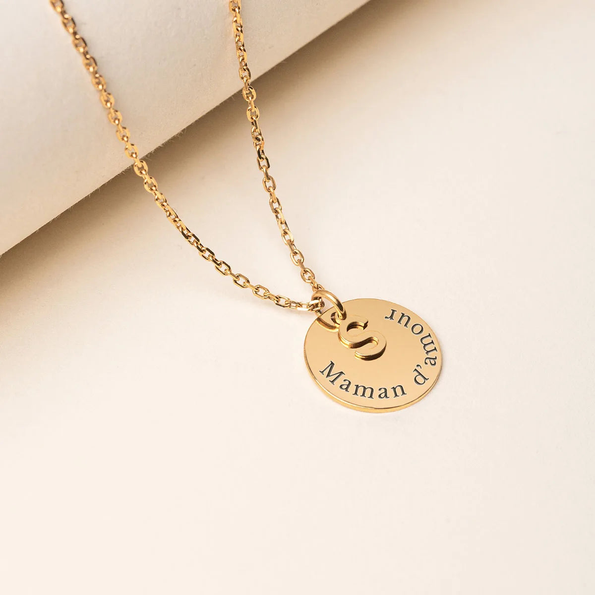 Collier médaille avec lettre à personnaliser - Doré