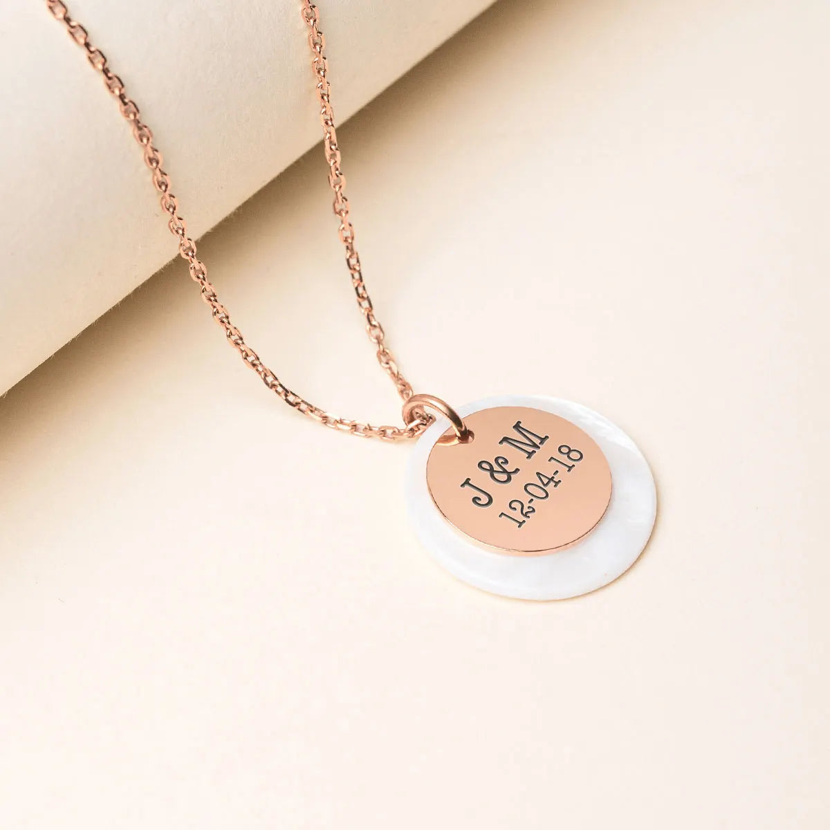Collier nacre et médaille à personnaliser - Rose Doré