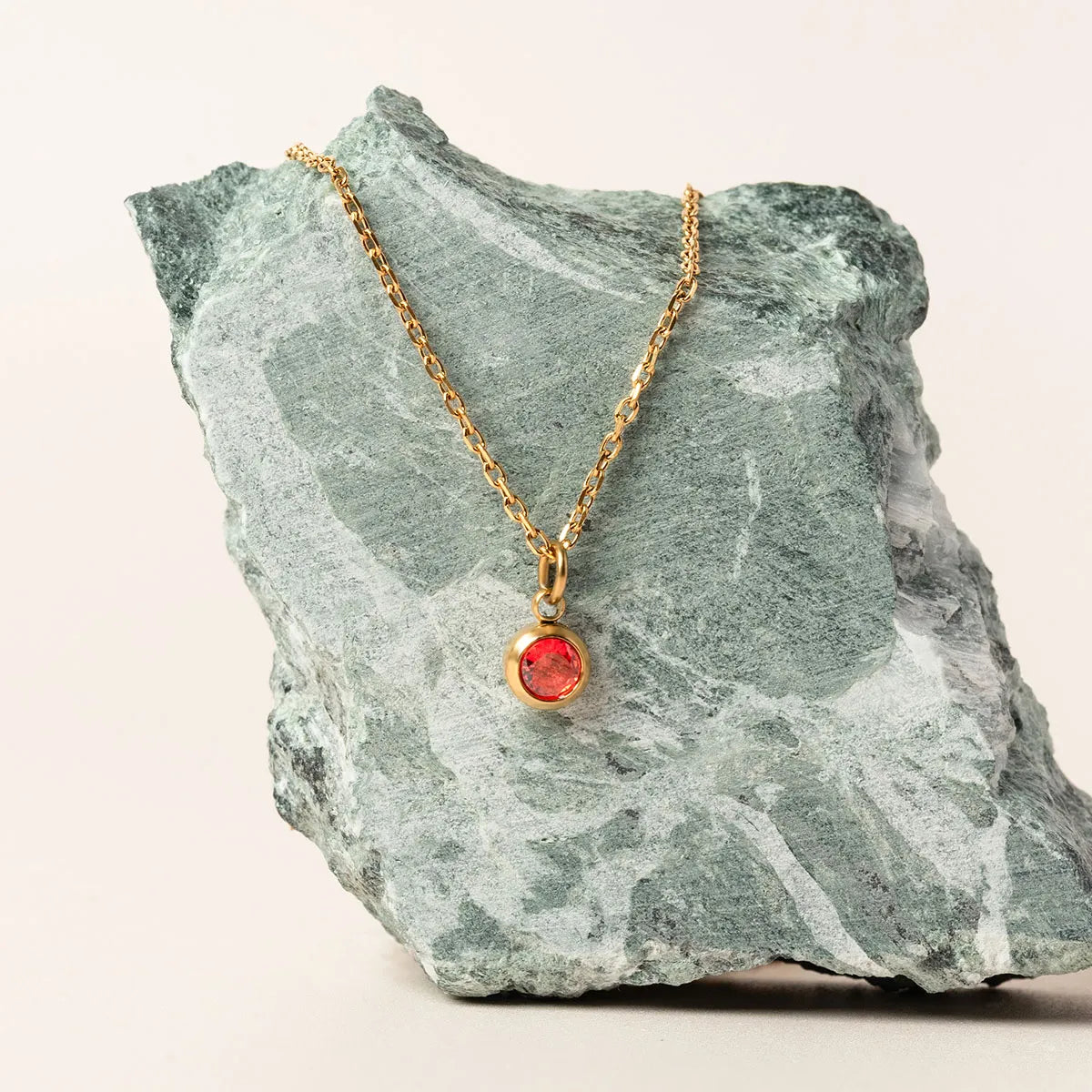Collier avec pierre de naissance - Doré