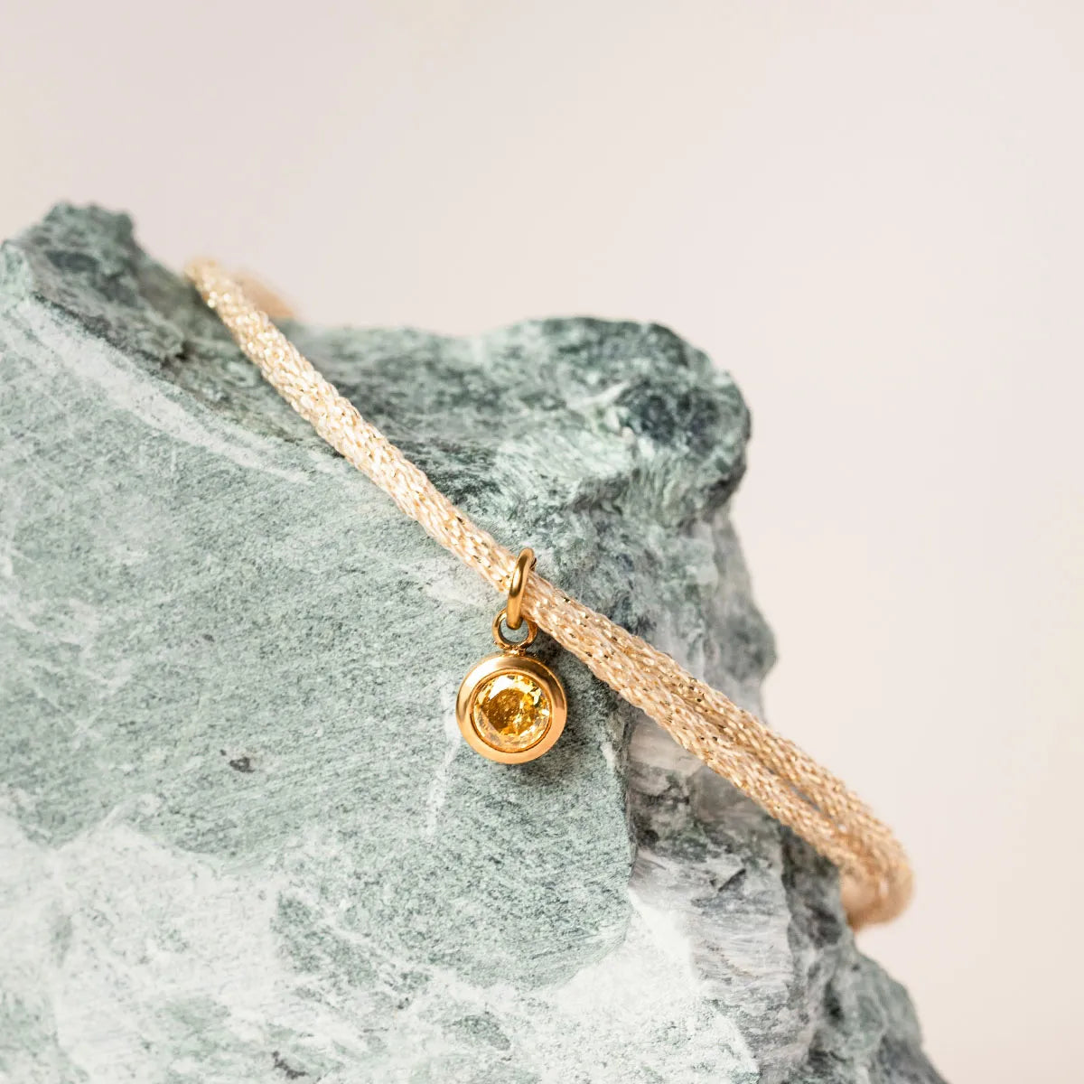 Bracelet femme cordon scintillant avec pierre de naissance - Doré