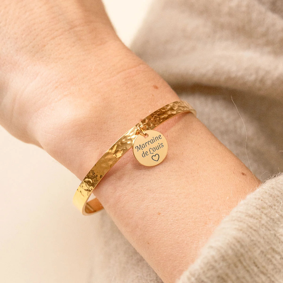 Bracelet jonc martelé médaille à personnaliser - Doré
